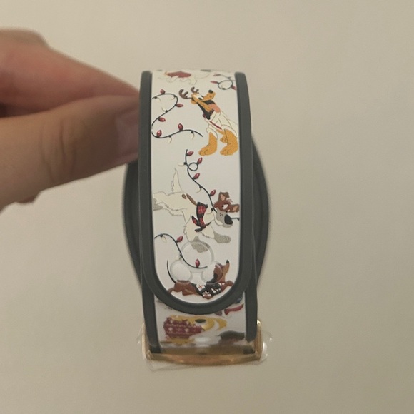 Disney Dooney & Bourke MagicBand 2, Holiday Dogs Limited Edition, Rare NWT - Picture 11 of 14
